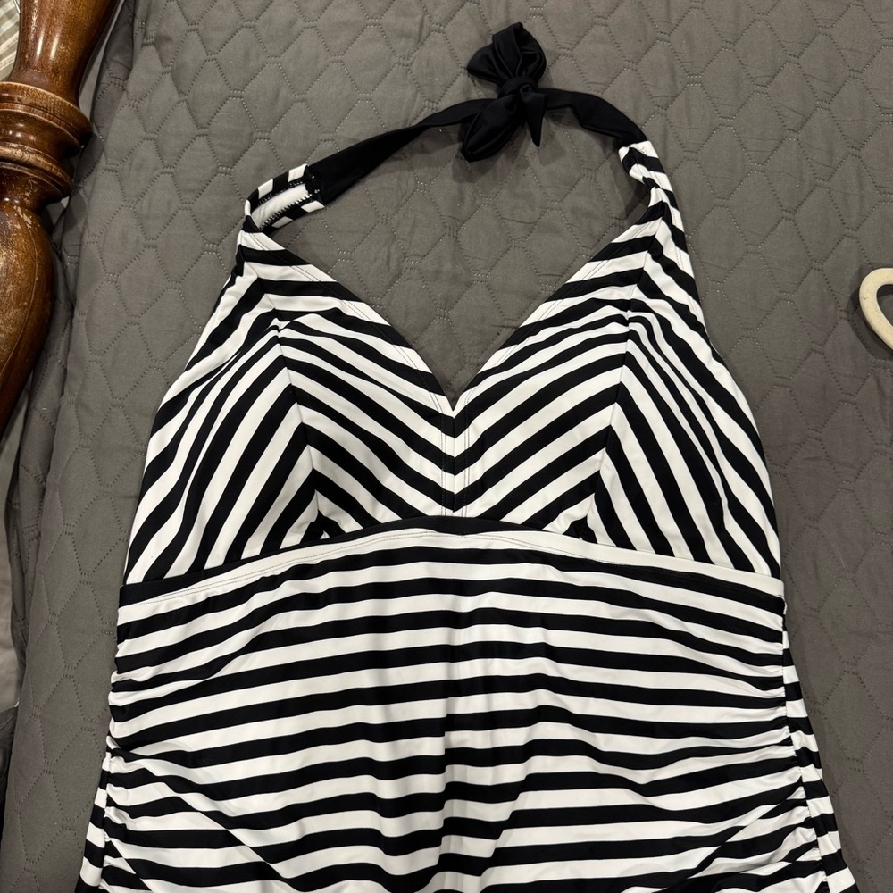 Black and White Swim Top - Picture 3 of 5